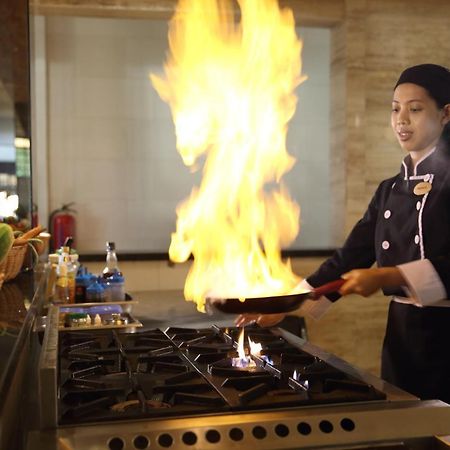 万鸦老格兰德勒雷酒店 美娜多 外观 照片