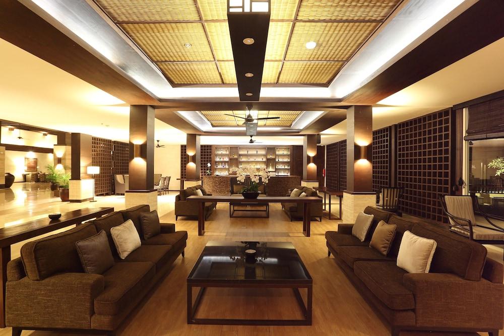 万鸦老格兰德勒雷酒店 美娜多 外观 照片